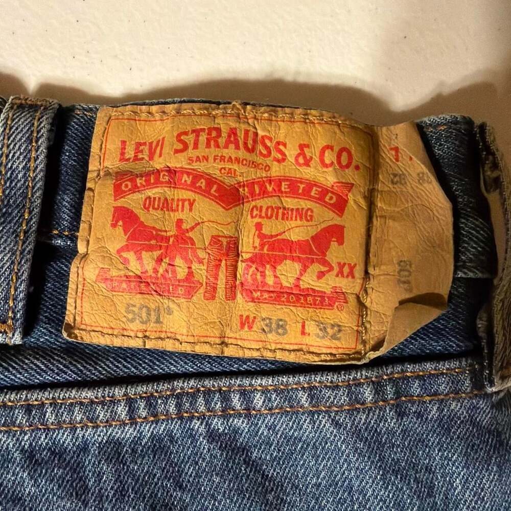 Men's 501 Levi's Jeans - Picture 7 of 7